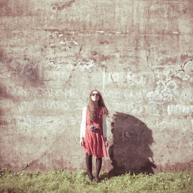 hipster vintage eski kamera kadınla