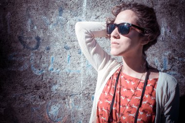 Doğu hipster vintage kadın tonları ile
