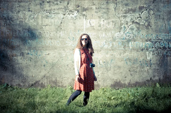 Hipster vintage woman with old camera — Stock Photo, Image