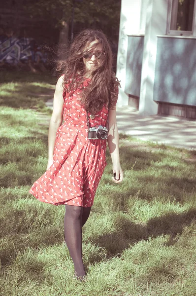 Hipster vintage woman with old camera — Stock Photo, Image