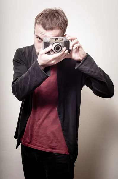 Hipster stylish fashion man with old camera — Stock Photo, Image