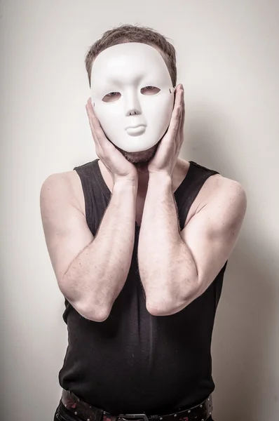 Man met wit masker — Stockfoto