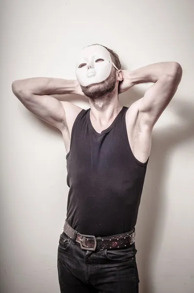 Man met wit masker — Stockfoto