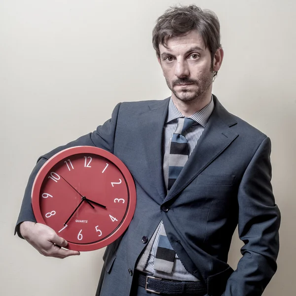 Homme d'affaires avec horloge — Photo