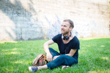 hipster modern şık sarışın adam