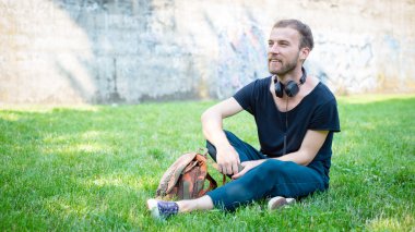 hipster modern şık sarışın adam