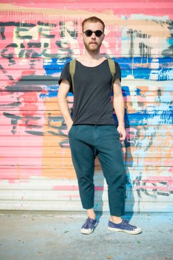 hipster modern şık sarışın adam