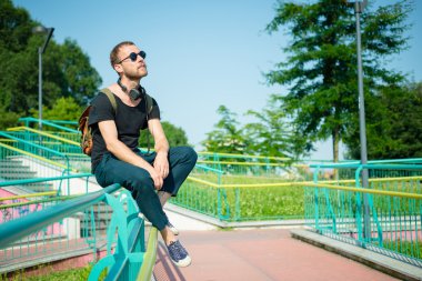 hipster modern şık sarışın adam