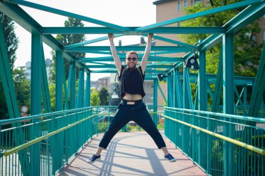 hipster modern şık sarışın adam