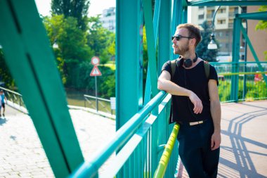 hipster modern şık sarışın adam