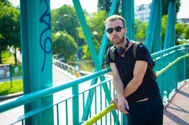 hipster modern şık sarışın adam