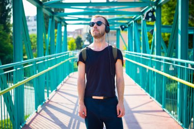 hipster modern şık sarışın adam