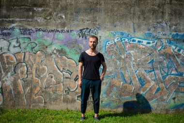 hipster modern şık sarışın adam