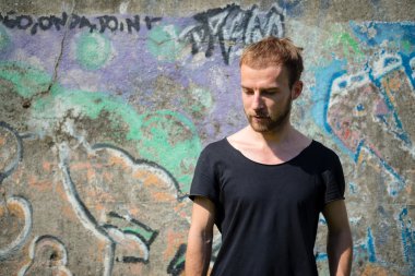 hipster modern şık sarışın adam