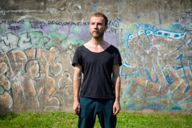 hipster modern şık sarışın adam