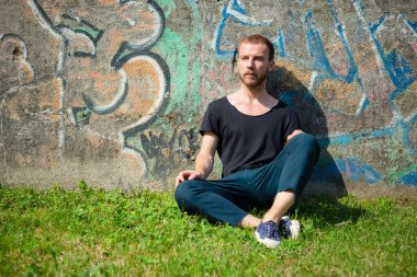hipster modern şık sarışın adam