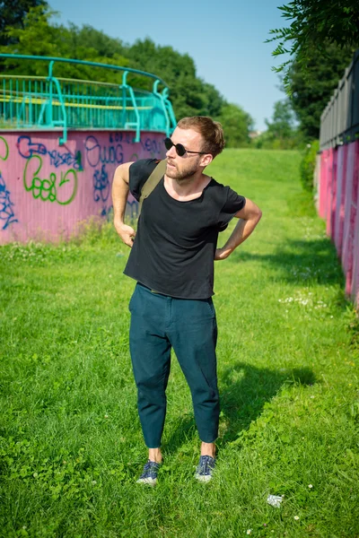 Hipster moderno elegante uomo biondo — Foto Stock
