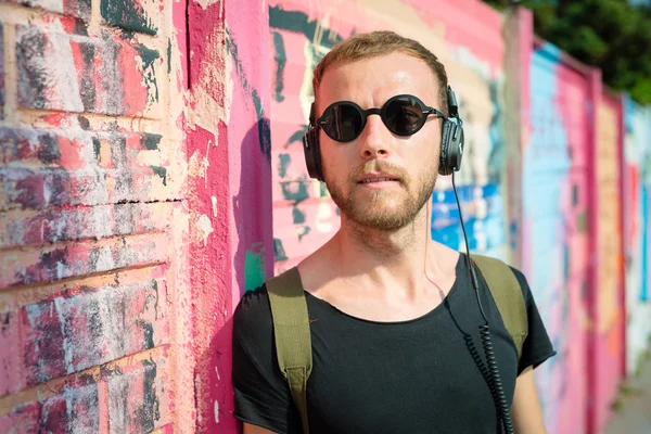 Hipster modern stylish blonde man listening music — Stock Photo, Image