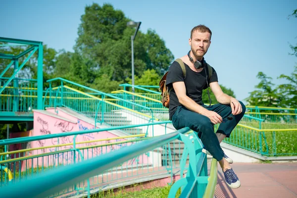 Hipster moderne élégant blonde homme — Photo