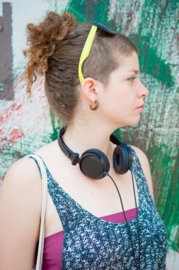 güzel şık modern genç kadın