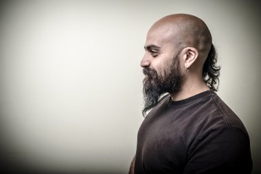 profil sakallı adam