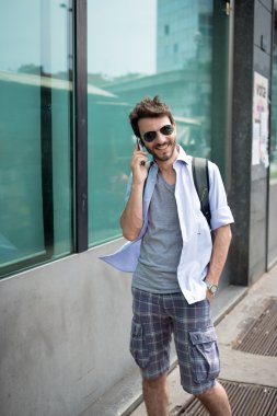 adam sokakta telefon
