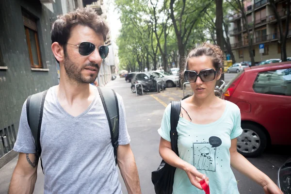 Casal acordando na rua — Fotografia de Stock