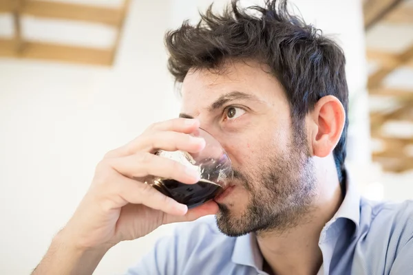 Man at the bar drinking coffee — Stock Photo, Image