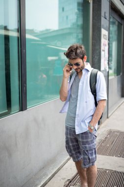 adam sokakta telefon