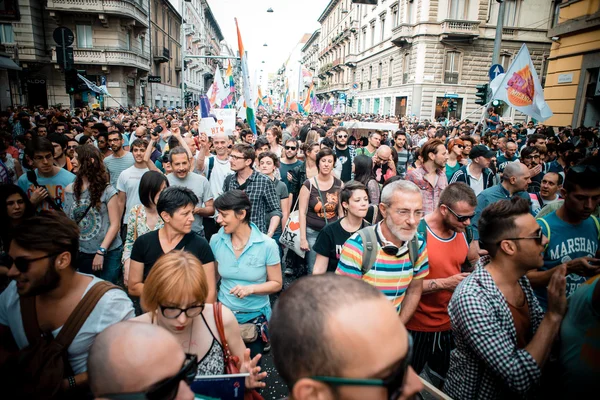 Gay παρέλαση υπερηφάνειας στο Μιλάνο στις 29 Ιουνίου 2013 — Φωτογραφία Αρχείου