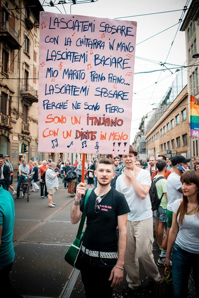 Gay pride-parade in Milaan op 29 juni 2013 — Stockfoto