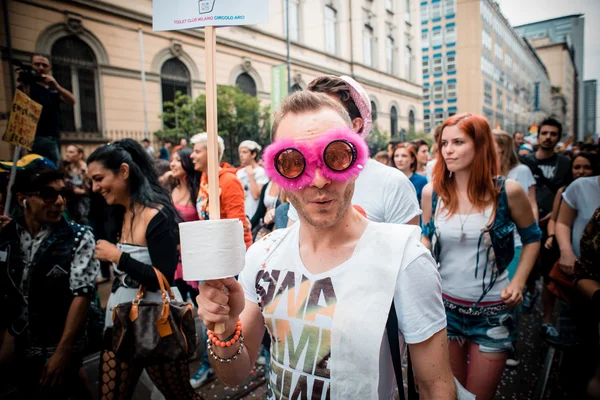 Défilé de la Gay Pride à Milan le 29 juin 2013 — Photo