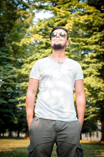 Stylish man at the park — Stock Photo, Image