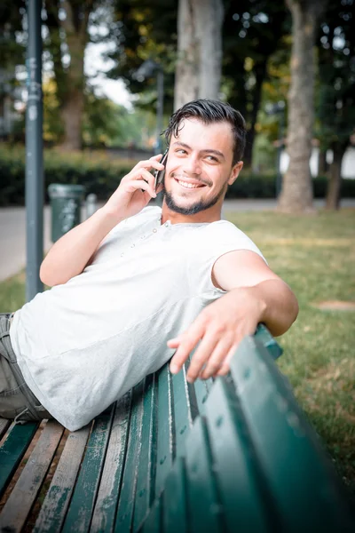 Hombre con estilo en el teléfono — Foto de Stock