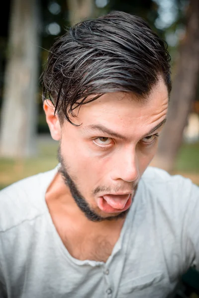 Primer plano retrato de youg hombre con estilo —  Fotos de Stock