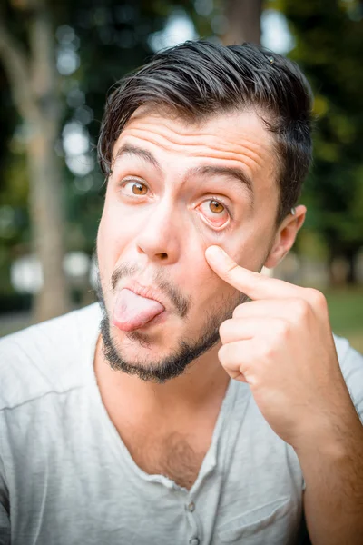 Primer plano retrato de youg hombre con estilo —  Fotos de Stock