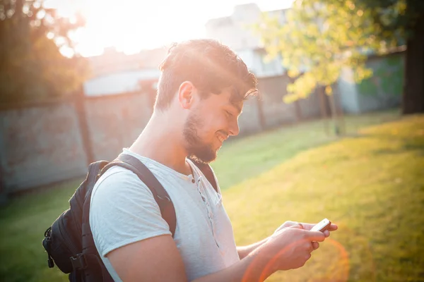 Stilvoller Mann am Telefon — Stockfoto