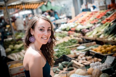 güzel bir kadın Market