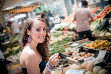 güzel bir kadın Market