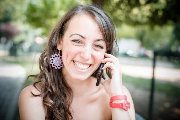 Beautiful woman on the phone — Stock Photo, Image