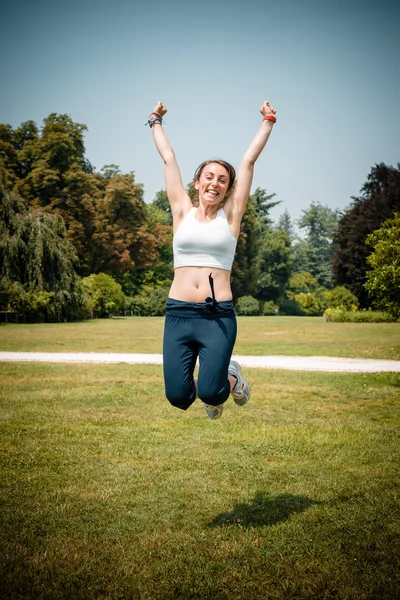 Beautiful woman fitness jumping — Stock Photo, Image