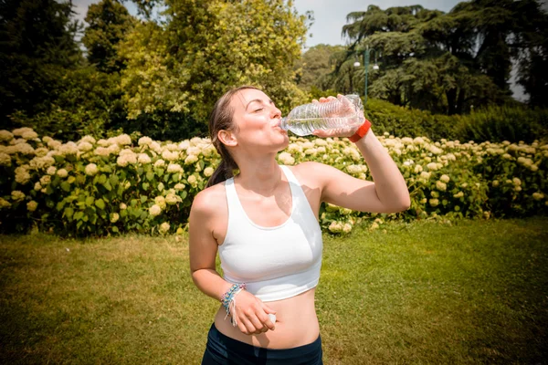Beautiful woman fitness running — Stock Photo, Image