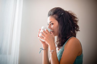 güzel bir kadın kahvaltı