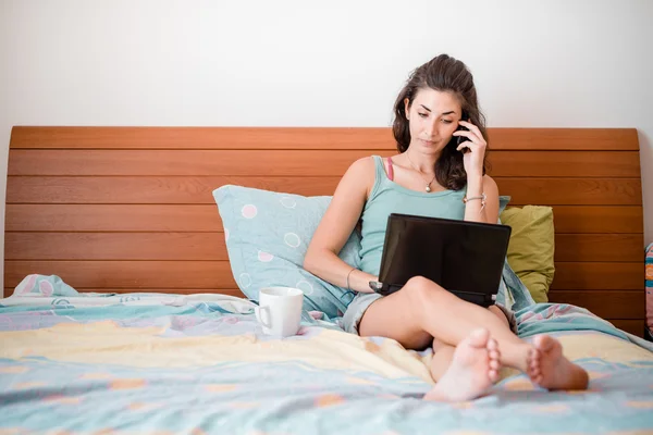 Beautiful woman using notebook — Stock Photo, Image