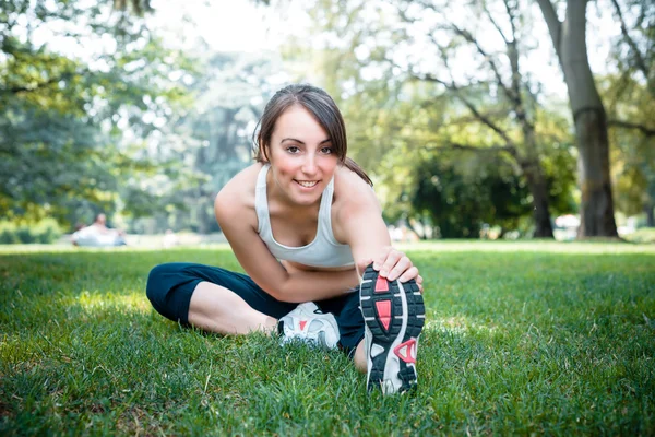 Hermosa mujer fitness — Foto de Stock