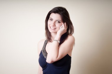 Telefondaki güzel genç bayan.