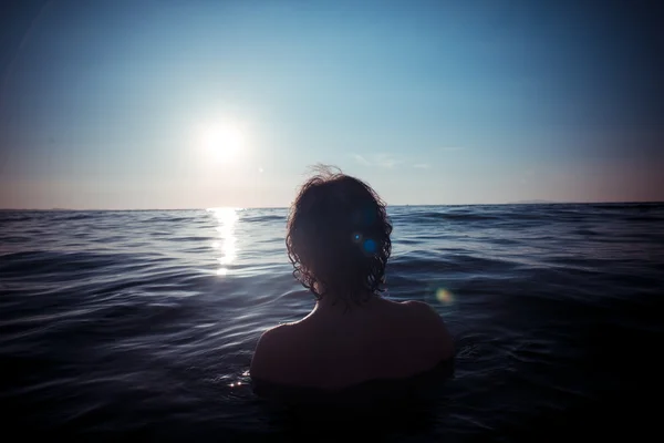 Man back to the sea at sunset — Stock Photo, Image