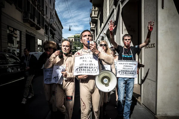 Animalisti Italiani proteste contre la Fashion Week de Milan sur Septem — Photo