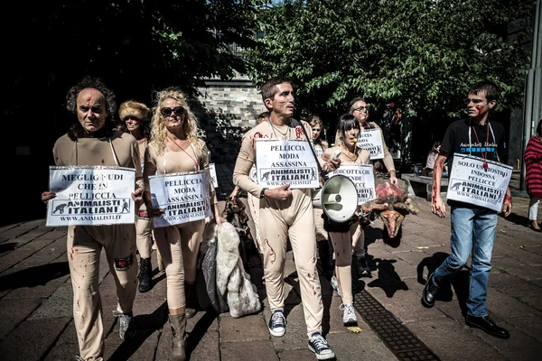 Animalisti Italiani protest against Milan Fashion Week on Septem — Stock Photo, Image