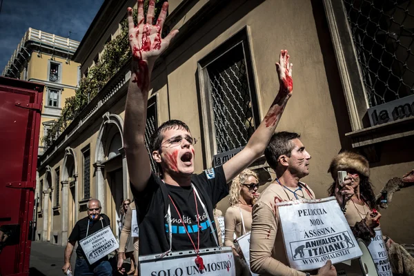 Animalisti Italiani protest against Milan Fashion Week on Septem — Stock Photo, Image